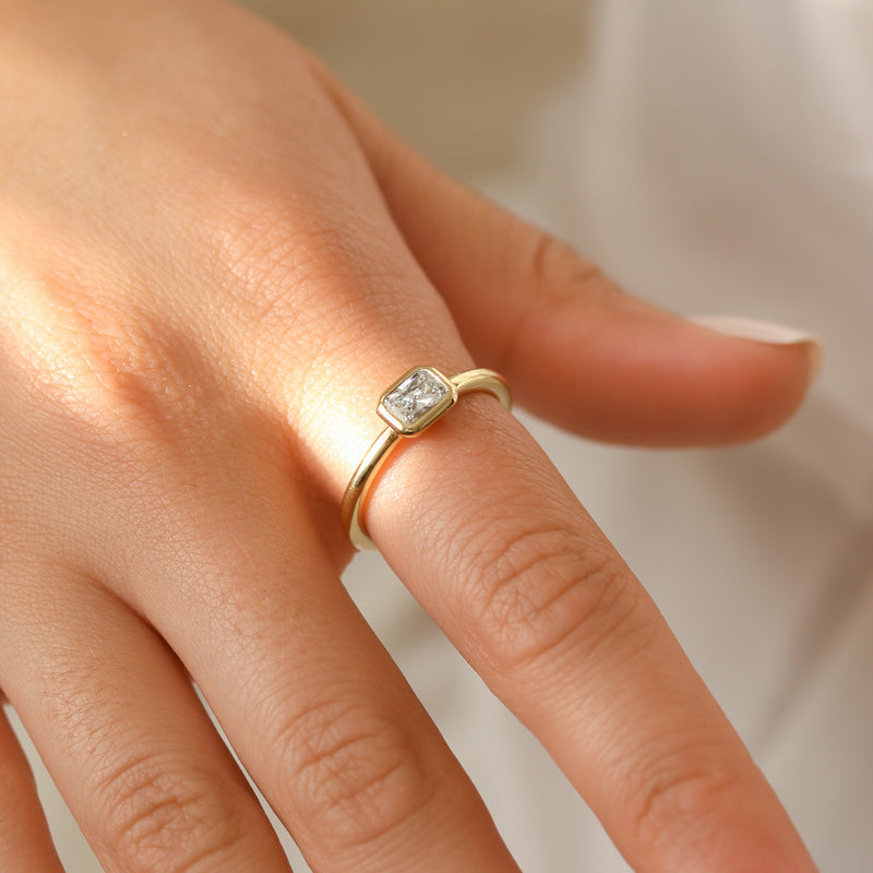 East-West Diamond Solitaire Ring in 18ct Yellow Gold
