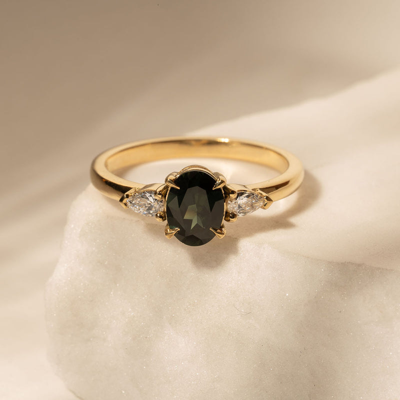 Dahlia 1.05ct Oval Green Sapphire