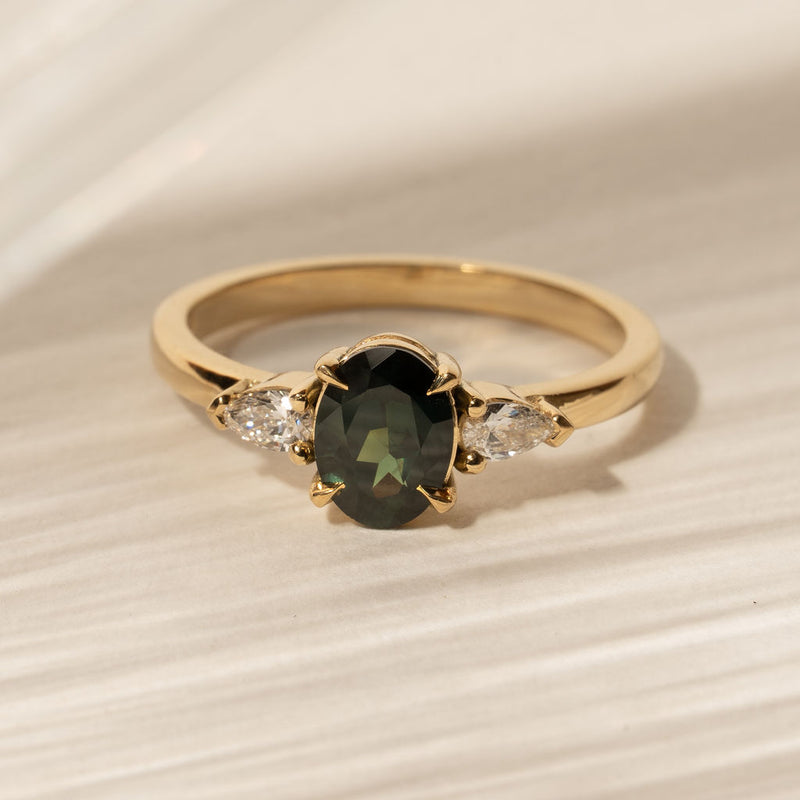 Dahlia 1.05ct Oval Green Sapphire