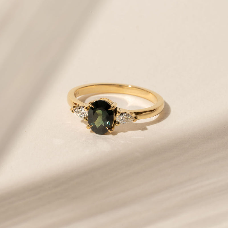 Dahlia 1.05ct Oval Green Sapphire