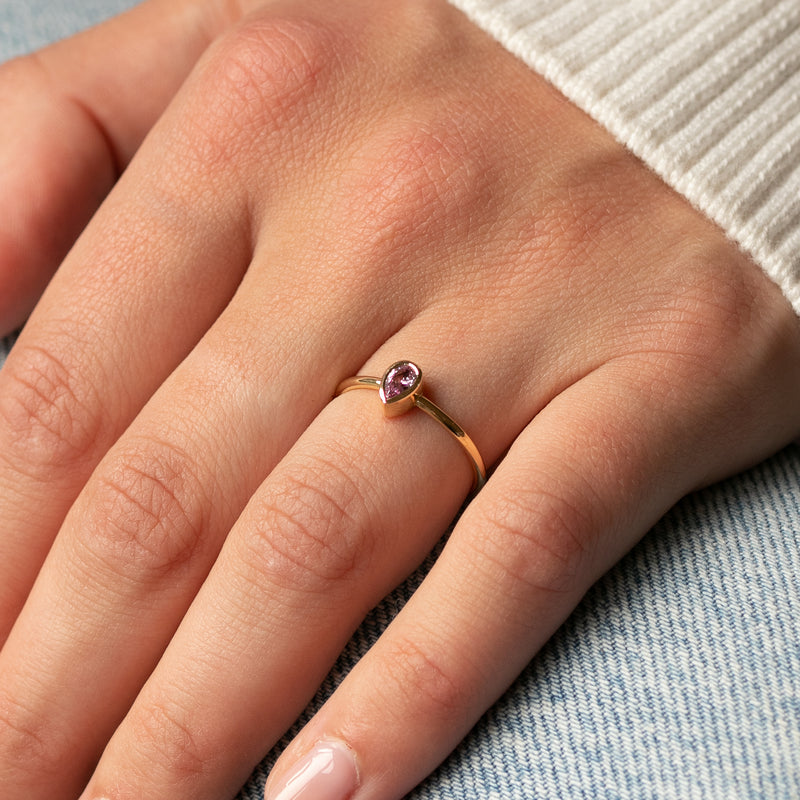 Pear Cut Pink Sapphire in 18ct Yellow Gold